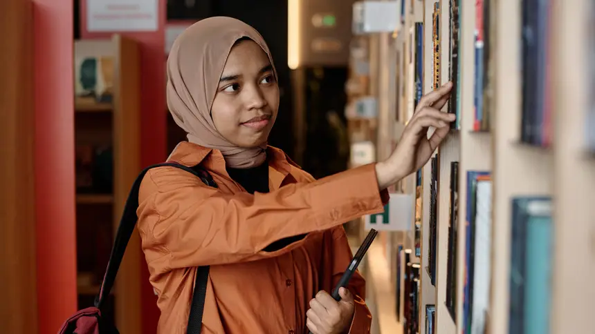 Public Libraries in the Emirates